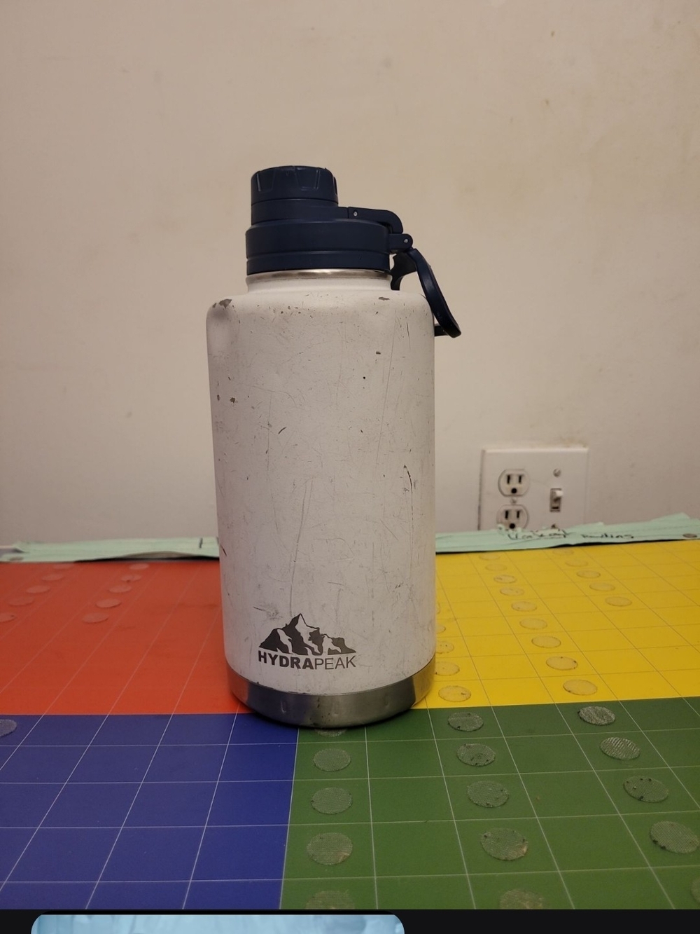 White & Navy Insulated  HYDRAPEAK 50oz Water Bottle